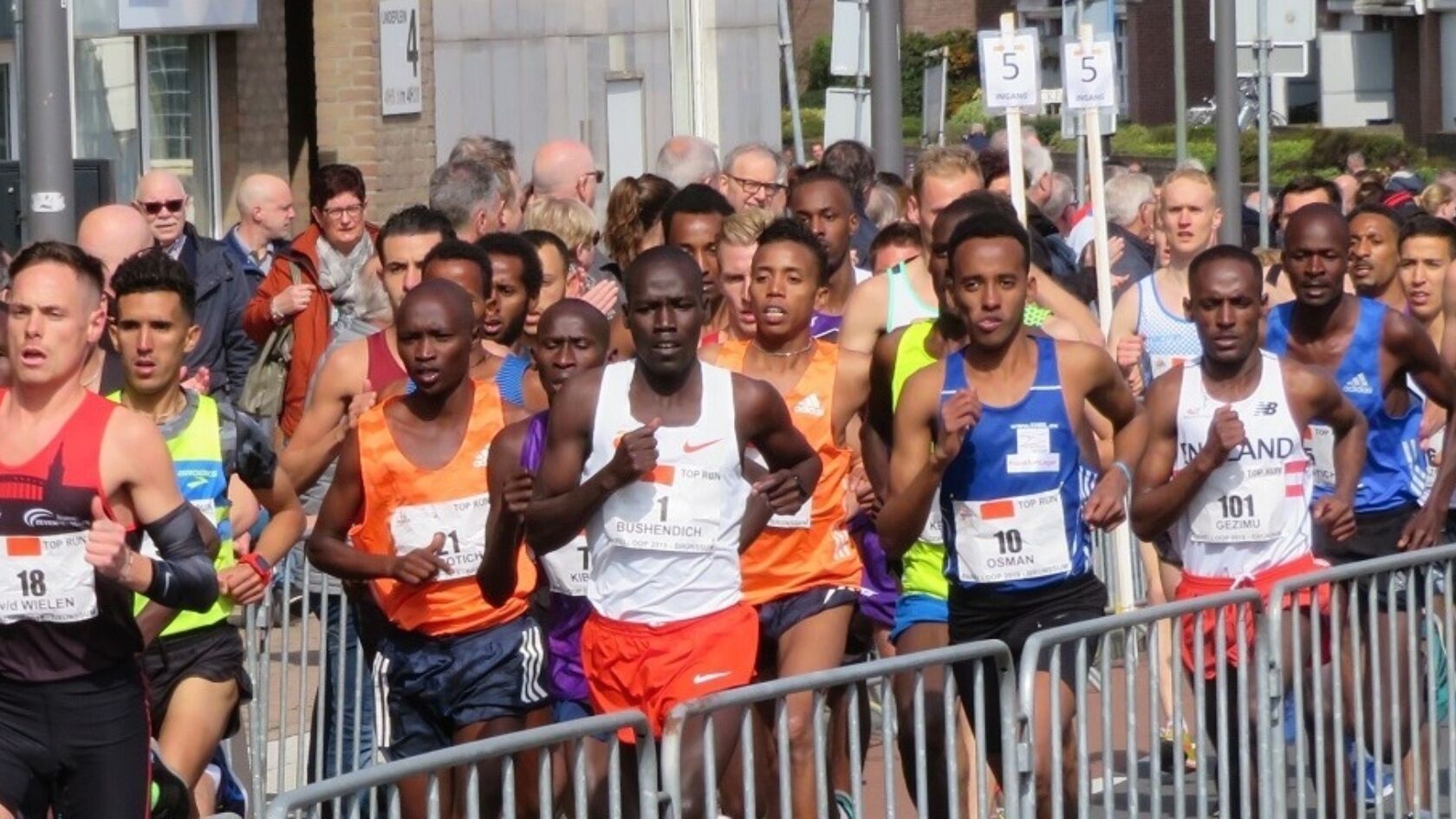 Krumins en Van der Wielen vijfde in snelle Parelloop