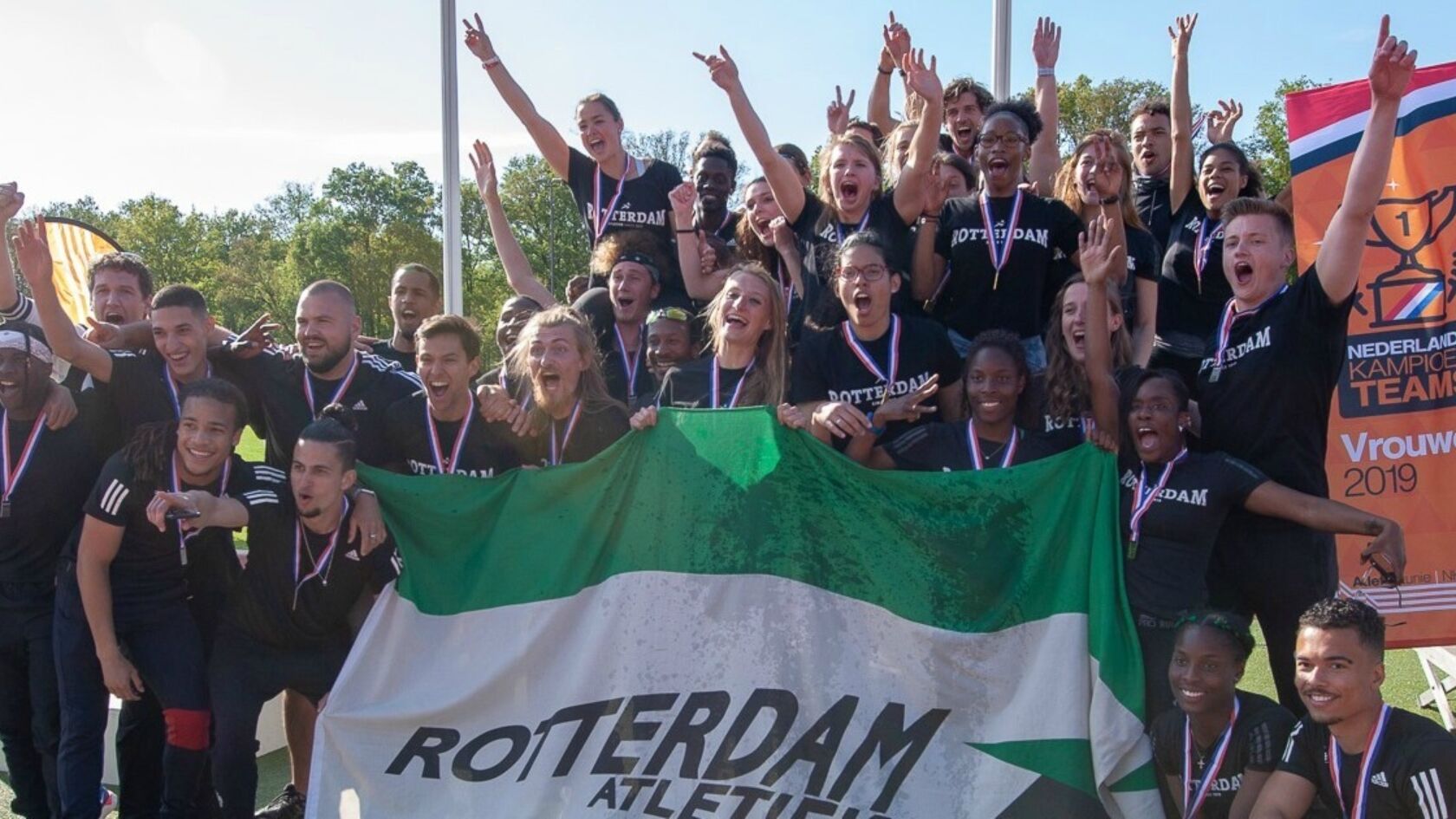 NK teams prooi voor mannen Haag en Rotterdam-vrouwen