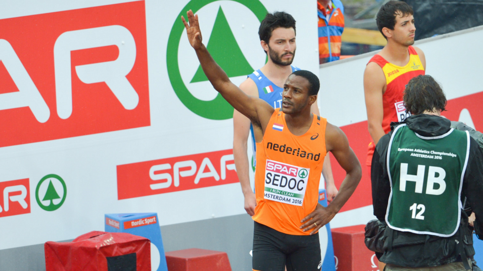 EK Round-up Sessie 5: Regenachtig decor voor afscheid Gregory Sedoc