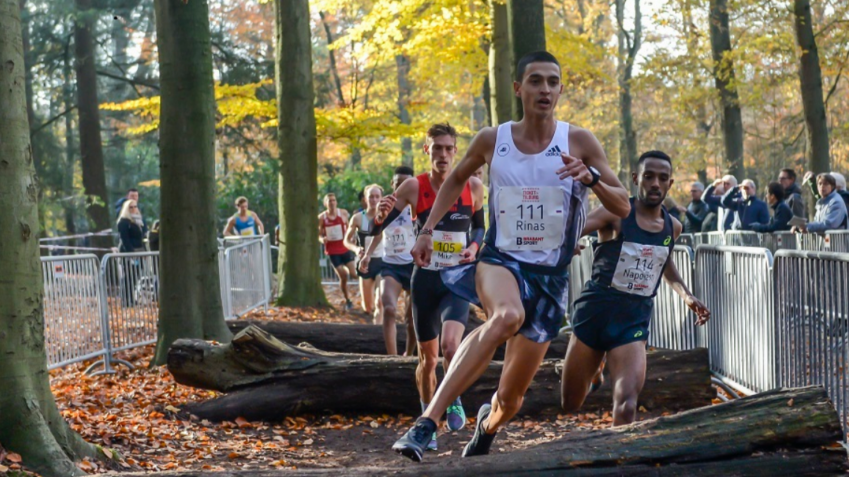 Mike Foppen wint de Warandeloop in Tilburg