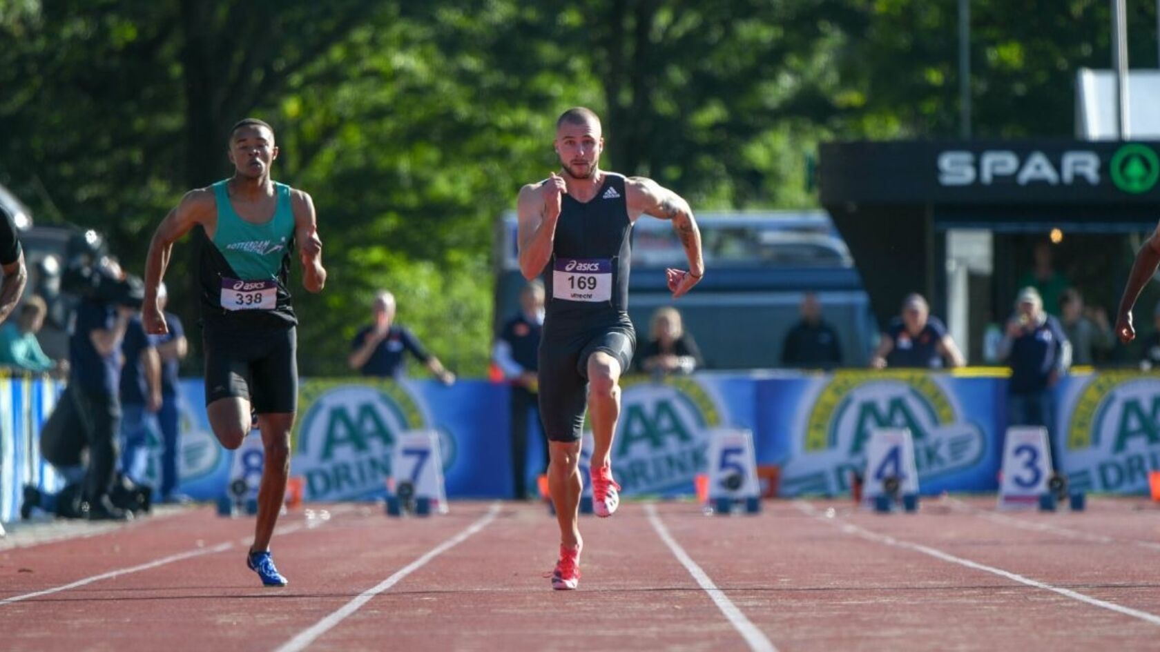 Visser en Van Gool pakken sprinttitels op dag 1 NK
