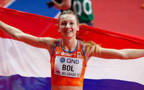 WK indoor dag 2: Femke Bol snelt overtuigend naar zilver
