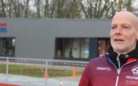 Titus Fierkens: Professioneel coach met een amateurstatus