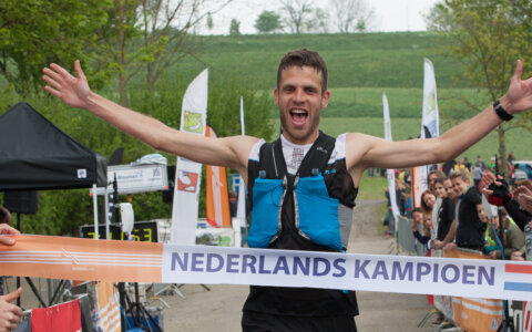 Tim Pleijte en Kim Mulder winnen NK Trail