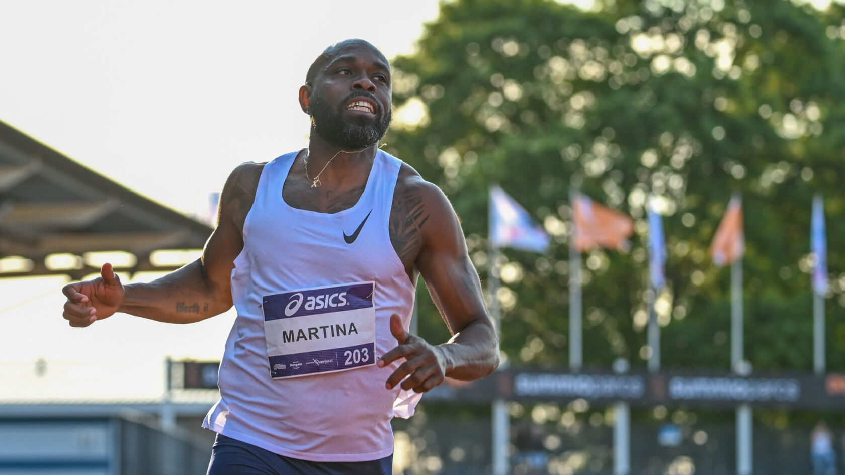 Churandy Martina Koninklijk onderscheiden in Hengelo