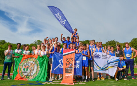 PAC-meisjes prolongeren hun titel, jongens Leiden kampioen in eigen huis