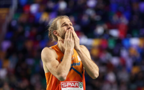 De Ataköy Arena in Istanbul kleurt oranje