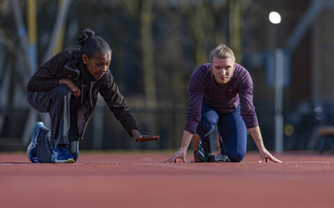 Sprinten zonder geluid: de weg van atlete Elaine den Exter