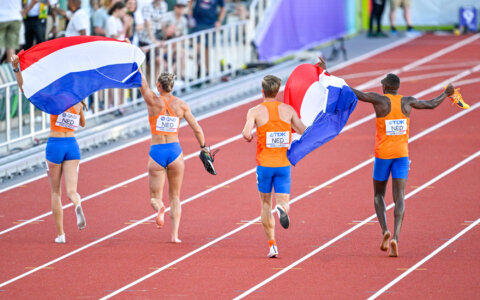WK Atletiek dag 1: zilver voor 4x4 mixed